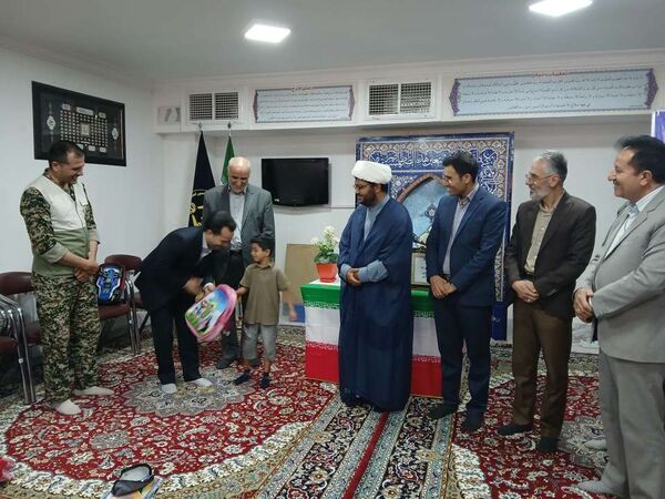آغاز سال تحصیلی با اهدا کیف و لوازم تحریر به دانش‌آموزان تحت حمایت کمیته امداد در خلیل آباد