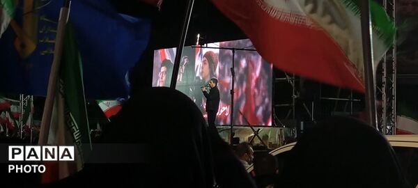 نمایش توان دفاعی کشور در میدان امام حسین (ع) یزد