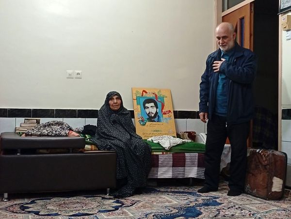 تکریم و بزرگداشت مادر و همسر شهید نورانی توسط کادر دبیرستان میثاق