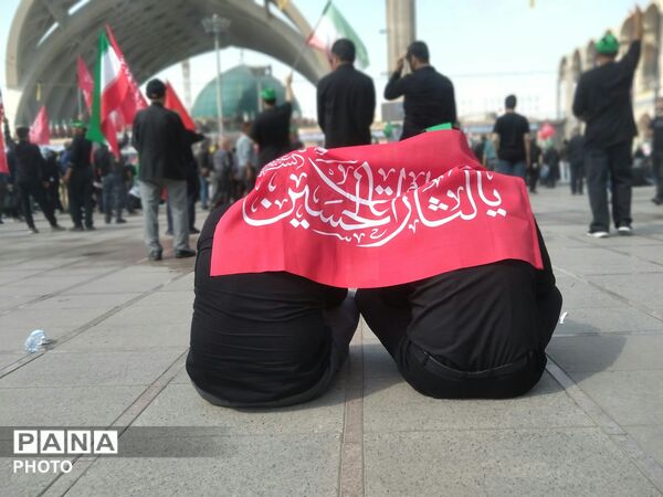 حضور دانش‌آموزان مدارس صدرای ولایت و شاهد فرقانی بناب در تشییع رهبر شهید