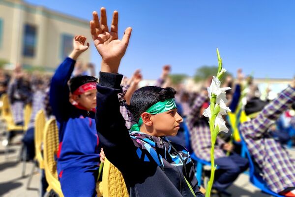 حضور پیکر شهید دانش‌آموز زینت بخش مدارس نجف‌آباد 