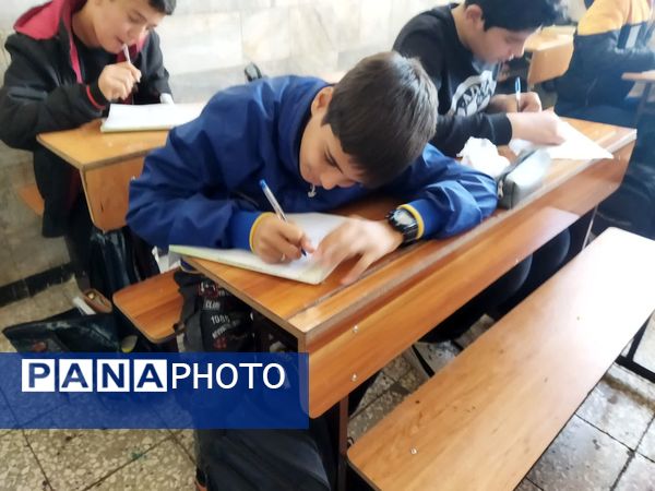 برگزاری امتحانات نوبت اول در دبیرستان نمونه دانش کاشمر