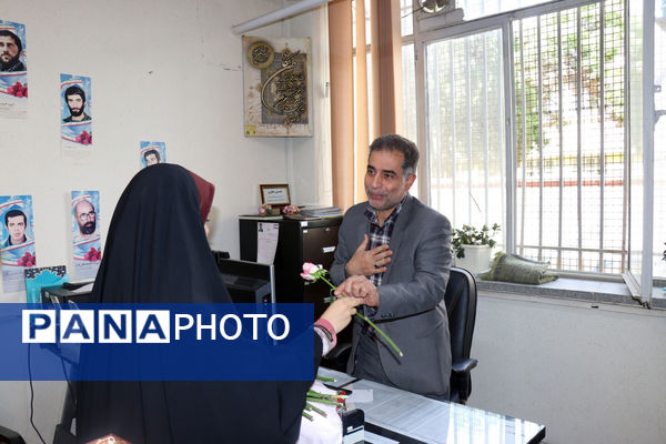 سپاس معلم در اداره آموزش و پرورش خراسان رضوی توسط دختران پیشتاز