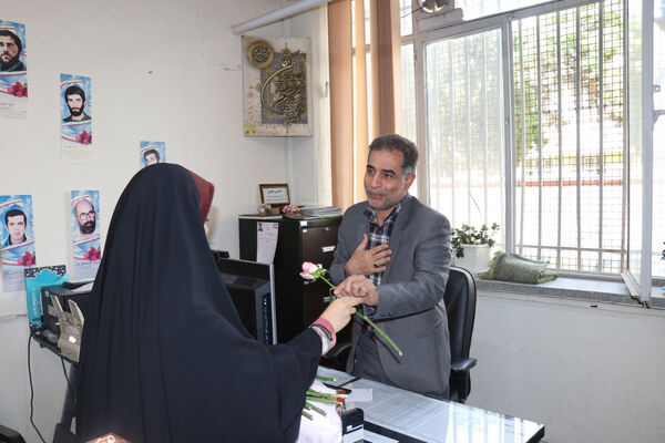 سپاس معلم در اداره آموزش و پرورش خراسان رضوی توسط دختران پیشتاز
