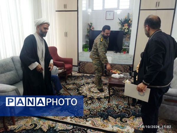 دیدار با خانواده شهدای دانش‌آموز در روستای بزنجرد شهرستان خلیل آباد