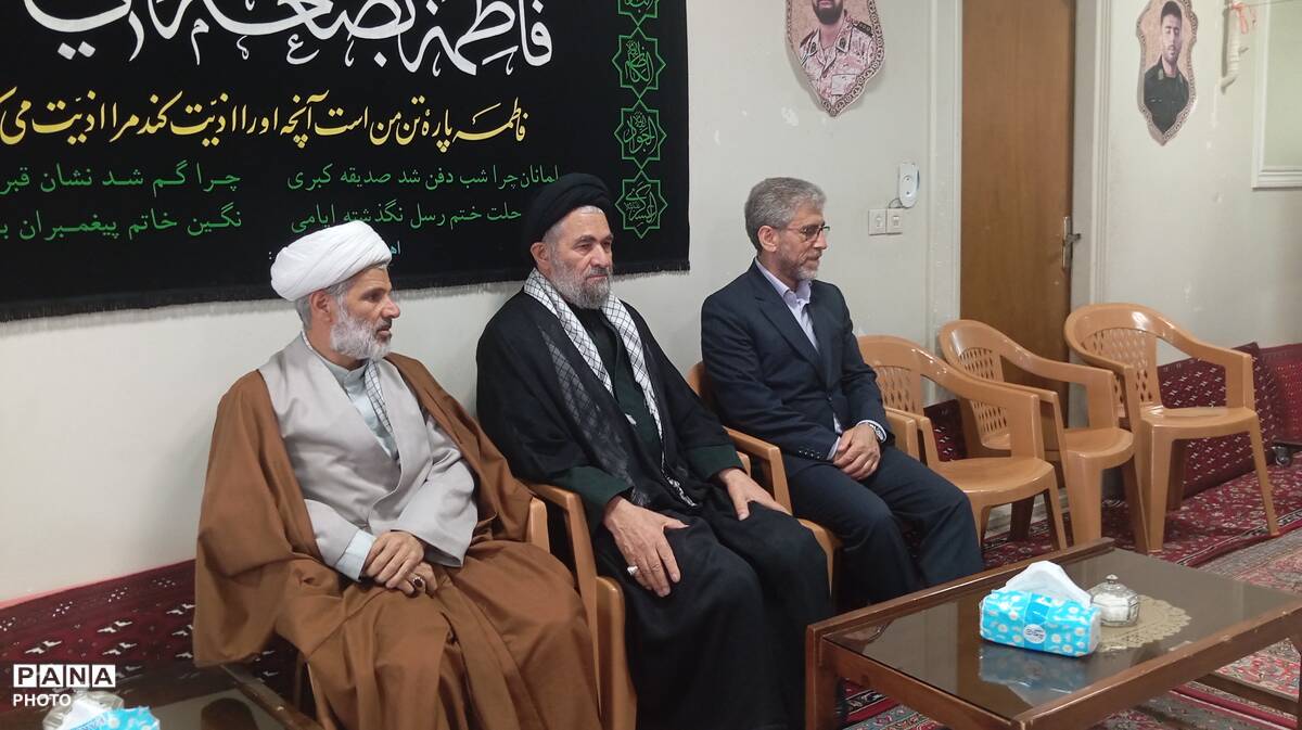 آیین تجلیل از معلمان، مربیان و دانش آموزان آموزشگاه فرزانگان دوره اول بروجرد (سمپاد)