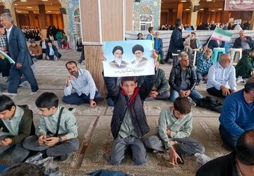 بیعت جوانان کازرونی با رهبر انقلاب