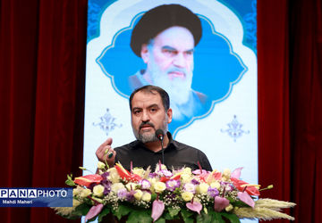 «معلم» محور اصلی سیاست‌ها و تغییرات آموزشی کشور است/ تحقق تحول بنیادین در آموزش و پرورش نیازمند توجه به حلقه میانی و نهادهای اجتماعی باورمند و اندیشمند است