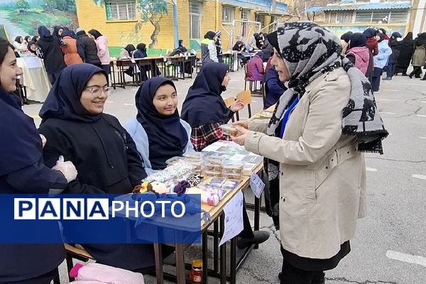 برگزاری بازارچه اقتصادی در دبیرستان شاهد تکتم