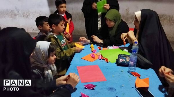 پاتوق فرهنگی دختران نوجوان مبارز