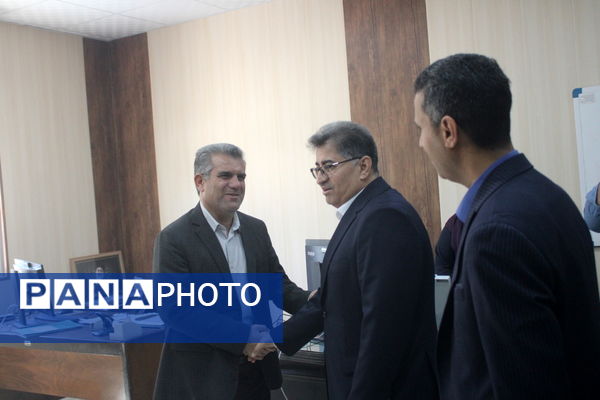 بازدید سرزده نوروزی مدیرکل آموزش و پرورش استان بوشهر از دوایر مختلف اداره‌کل
