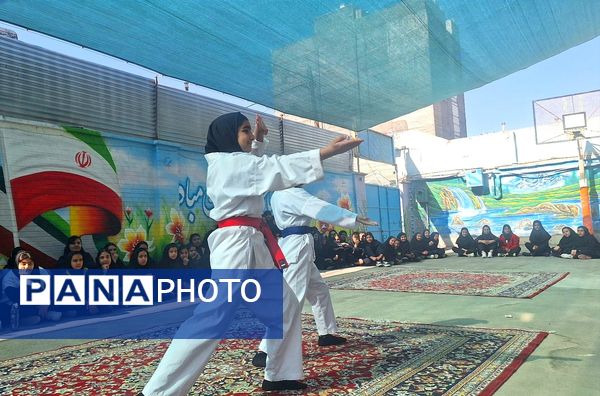 گرامیداشت هفته تربیت بدنی در دبیرستان فیاض 