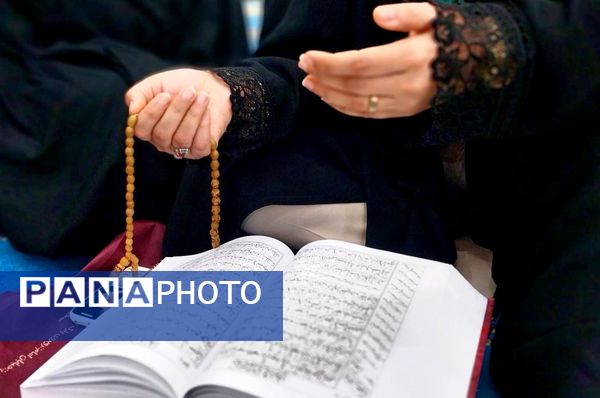 زمزمه دعای عرفه در پارسیان