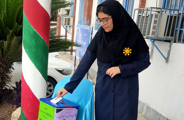 جشن عاطفه‌ها در دبیرستان فرزانگان قائمشهر