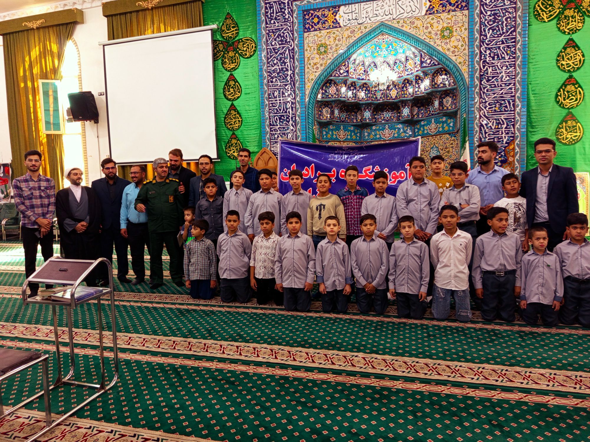 قدمی هم‌سنگر ایمان؛ از مدرسه تا صف نماز جمعه