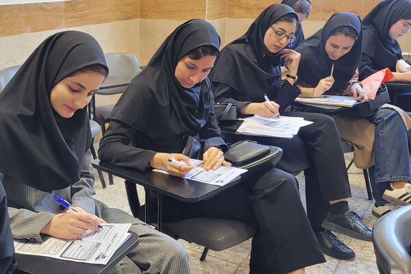 جلسه شورای معلمان دبیرستان نمونه دولتی ولایت