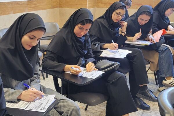 جلسه شورای معلمان دبیرستان نمونه دولتی ولایت