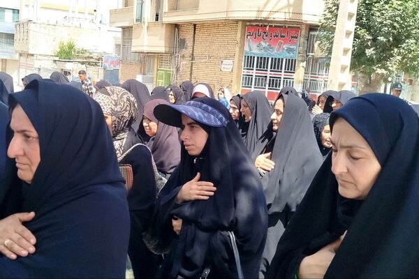 کاروان عزاداران ۲۸ صفر، لردگان را سیاه‌پوش کرد
