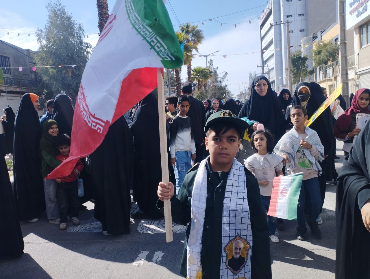 تجلی باشکوه وحدت در پایتخت اتحاد ایران/ خروش یکپارچه شیعه و سنی در راهپیمایی ۲۲ بهمن زاهدان