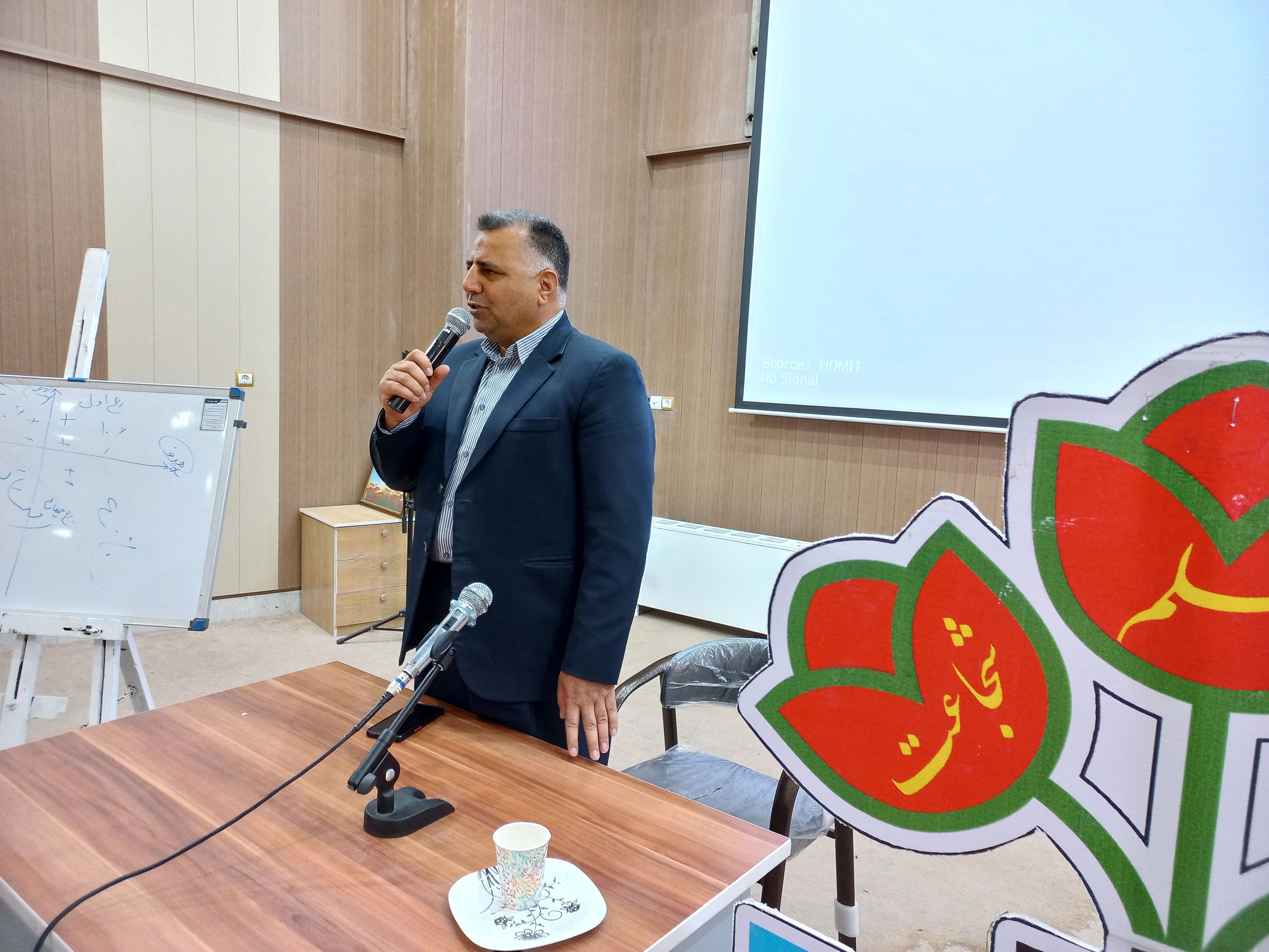 آینده کشور وابسته به دفاع دانش‌آموزان از دستاوردهای حال است