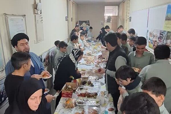 جشنواره غذا با هدف کمک به مردم فلسطین و لبنان در دبیرستان شهید بهشتی ناحیه 2 شهرری 