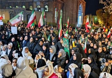 مراسم چهلم شهدای دانش‌آموز میناب در کرمانشاه 