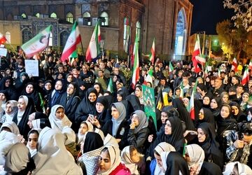 مراسم چهلم شهدای دانش‌آموز میناب در کرمانشاه 