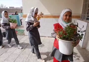 دانش‌آموزان دبستان عدالت با طبیعت آشنا شدند