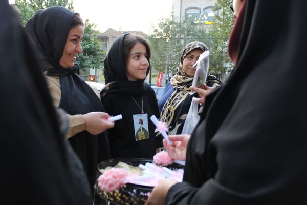 اهدای بسته فرهنگی و برپایی غرفه حجاب