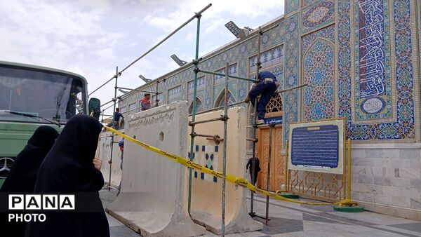 آماده‌سازی حرم مطهر رضوی برای استقبال از آقای شهید ایران 