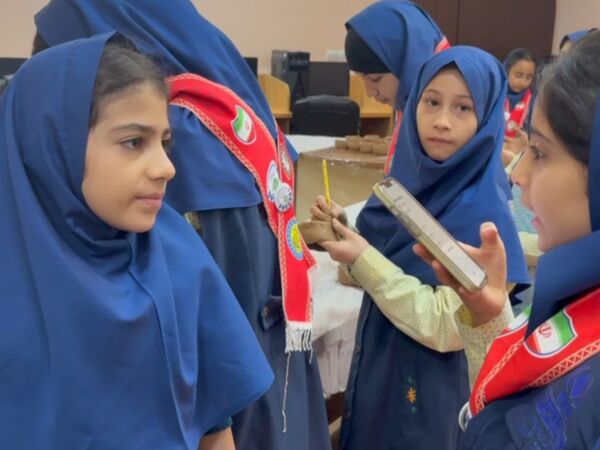 شکوفایی استعدادهای هنری دانش آموزان پایه چهارم دبستان آرمینه مصلی نژاد