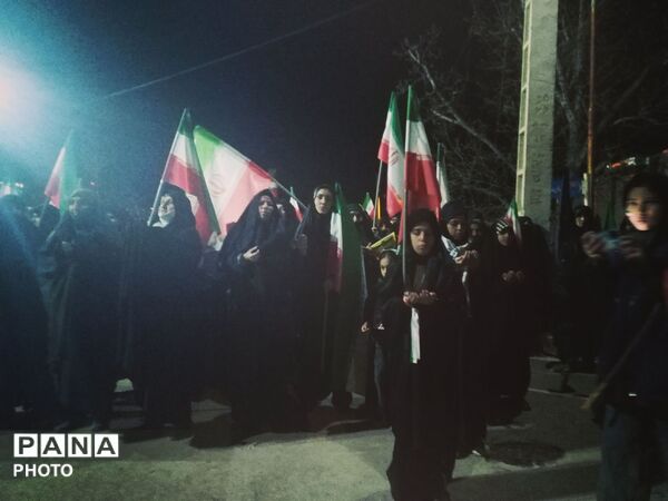 تجمع شبانه مردم ولایت مدار وانقلابی در حسینیه شهدای شهر بار