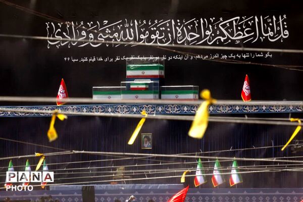 وداع با پیکر مطهر امام شهید در مصلای تهران