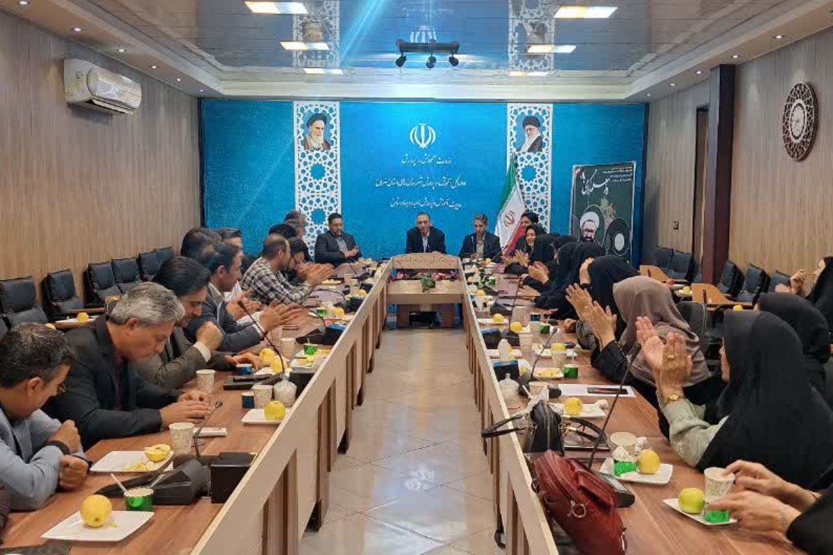 تقدیر از مدیران مدارس ناحیه دو بهارستان