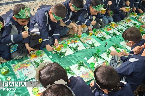 جشن قرآن کلاس‌ اولی‌ها در مدرسه شهید حاج جعفری