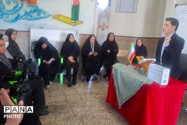 ارتقای سطح آمادگی و بنیان‌های معنوی فرهنگیان بسیجی در شهرستان قدس در مدرسه ملاصدرا