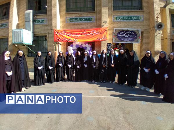 روز ۱۳ آبان، روز استکبار ستیزی در دبیرستان عرفان