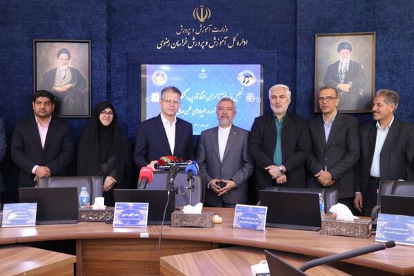 تجلیل از دانش آموزان افتخارآفرین خراسان رضوی در کنکور سراسری و مدال آور در المپیادهای علمی جهانی