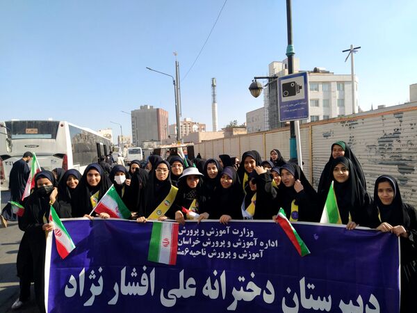  راهپیمایی  روز دانش آموز در مشهد با قلب هایی از جنس عزای حضرت فاطمه (س)