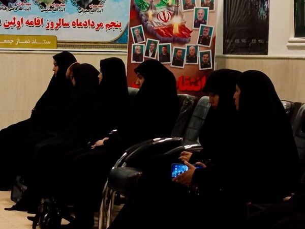 نشست بانوان ستاد نماز جمعه با امام جمعه شهرستان کاشمر 