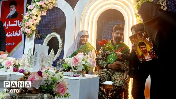 عقد یک زوج بسیجی در حاشیه تجمع؛ قاب متفاوتی از «حماسه حضور» در بناب