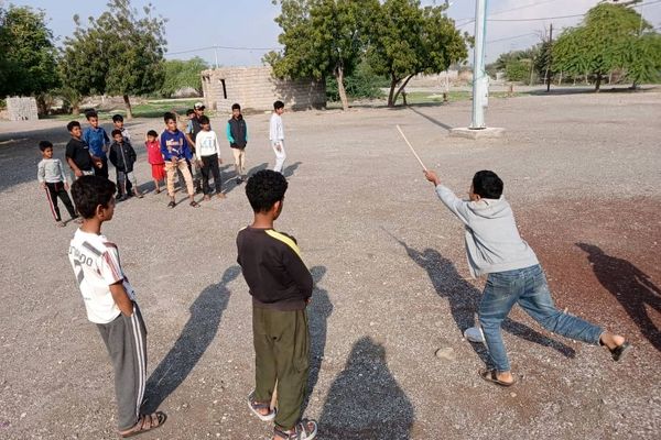 بازی‌‌‌های بومی و محلی در روستای میرعوضی شهر شمیل بندرعباس 