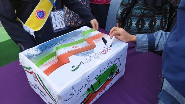 انتخابات شورای دانش آموزی دبیرستان شاهد تکتم ناحیه۳