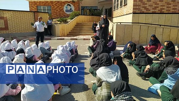 مراسم گرامیداشت هفته پدافند غیرعامل در دبیرستان سردار شهید سلیمانی فیروزکوه