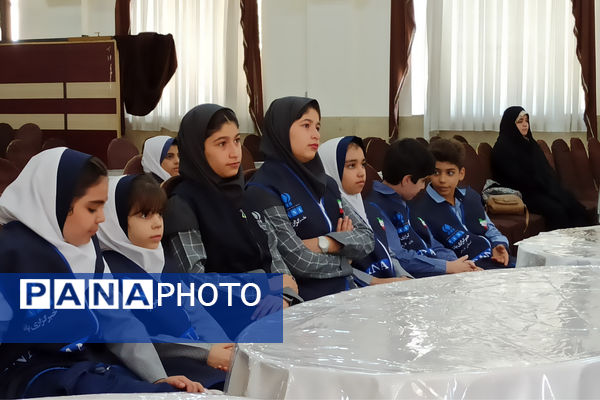 مراسم تجلیل وتقدیر از دانش‌آموز خبرنگاران پانا آباده توسط رئیس سازمان دانش‌آموزی استان فارس