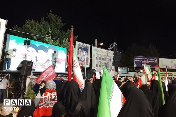 ۲۰۰ شب ایستادگی در میدان معلم