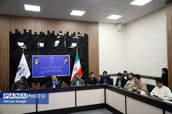 نشست صمیمی وزیر آموزش و پرورش با مدال آوران المپیادهای علمی