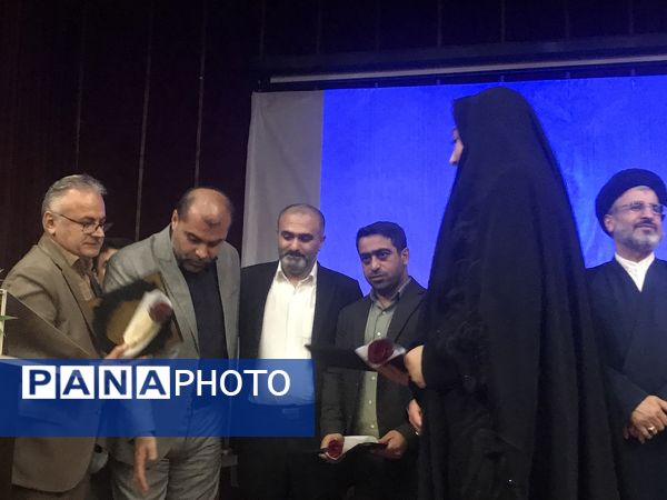 همایش تجلیل از مدیران و کارکنان نمونه شهرستان محمودآباد 
