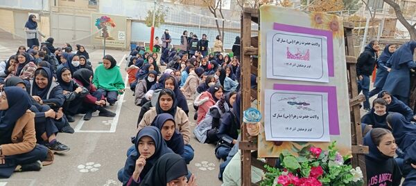 جشنواره کیک و دسر در دبیرستان کوثر فرهنگیان 