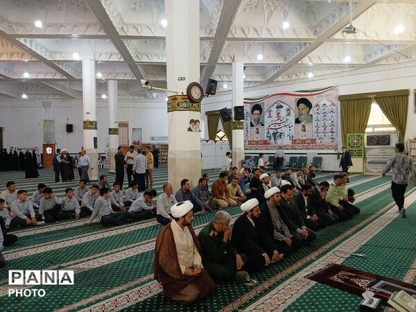 حضور مدیر آموزش و پرورش مه‌ولات در تریبون نماز جمعه